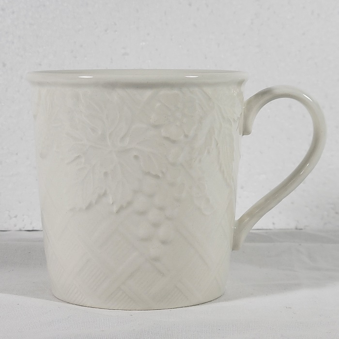 Mikasa English Countryside DP900 Embossed Grape Leaves Coffee Cup Mug White